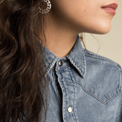 Sendero Provisions Co. The Women's Wyatt Denim Pearl Snap Shirt