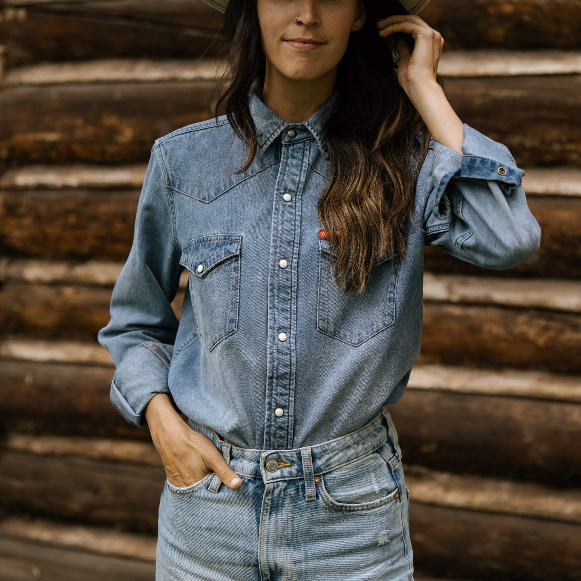 Sendero Provisions Co. The Women's Wyatt Denim Pearl Snap Shirt
